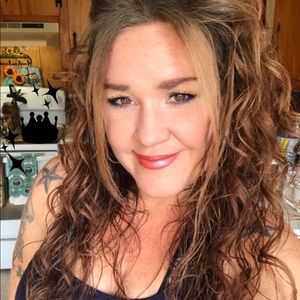 Meet your Posher, Holly